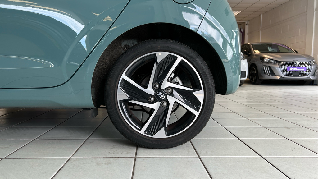 Hyundai I10 Hatchback Green #25