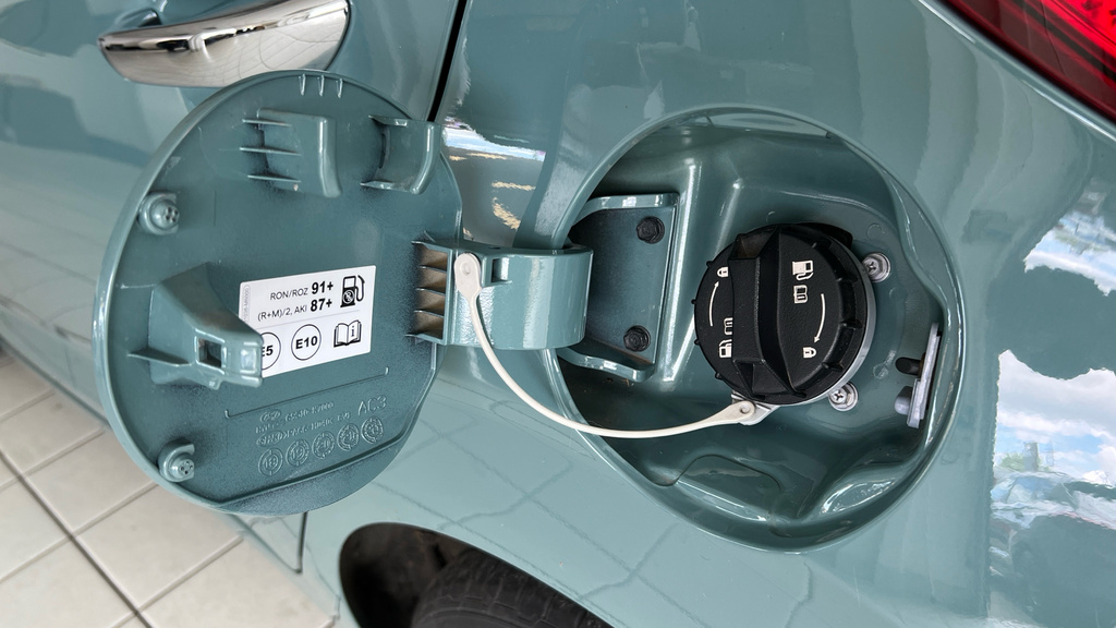 Hyundai I10 Hatchback Green #28