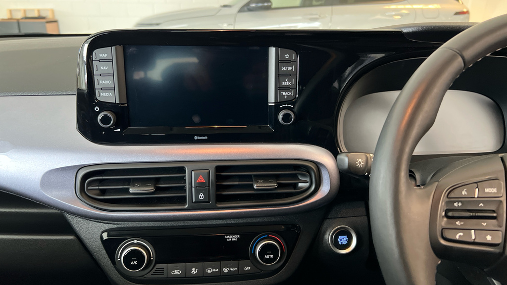 Hyundai I10 Hatchback Green #15