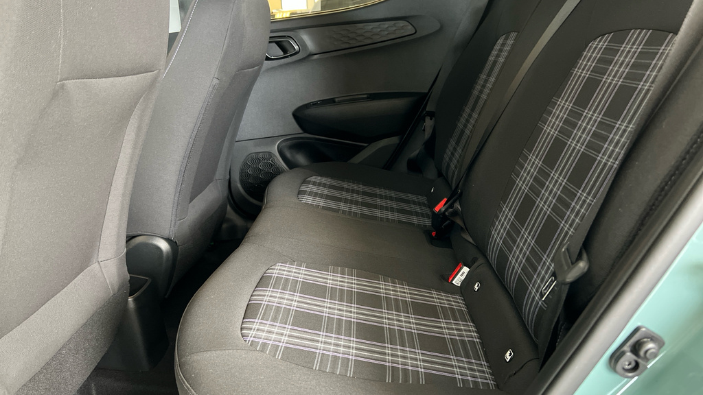 Hyundai I10 Hatchback Green #21