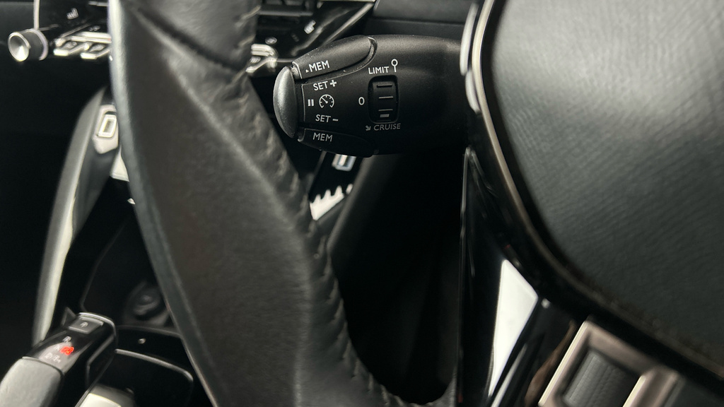 Peugeot e-2008 Suv Black #12
