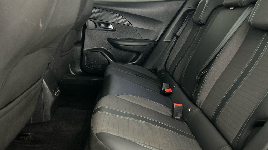 Peugeot e-2008 Suv Black #21