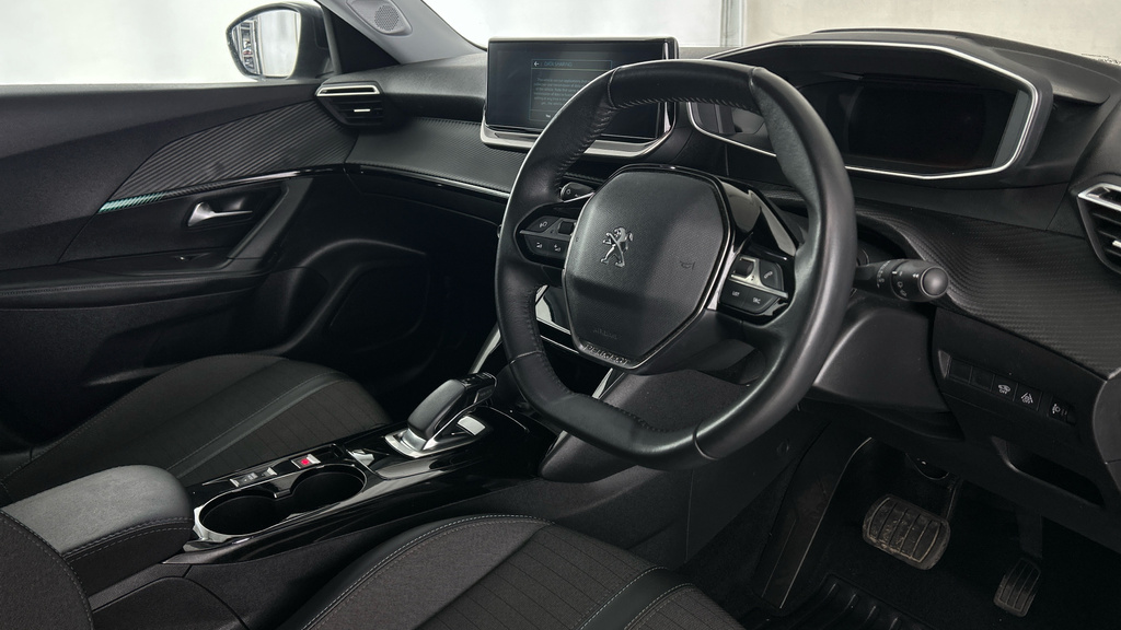 Peugeot e-2008 Suv Black #10