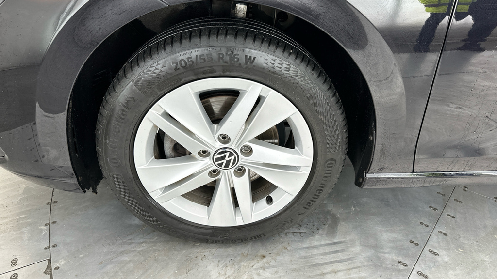 Volkswagen Golf Hatchback Silver #23