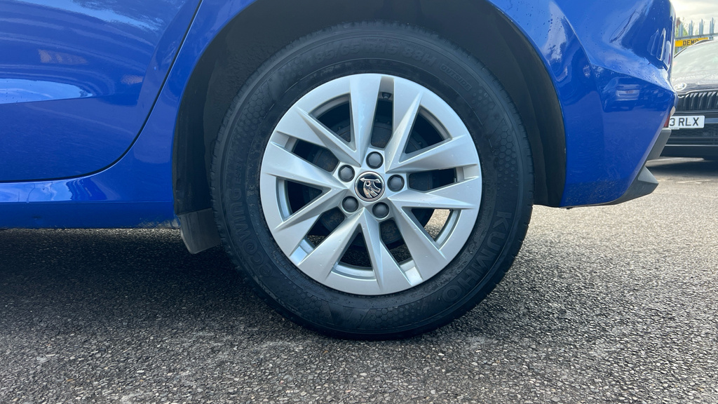 Skoda Fabia Colour Edition White #18