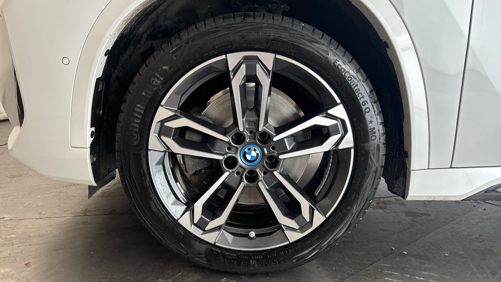 BMW iX1 M Sport White #21