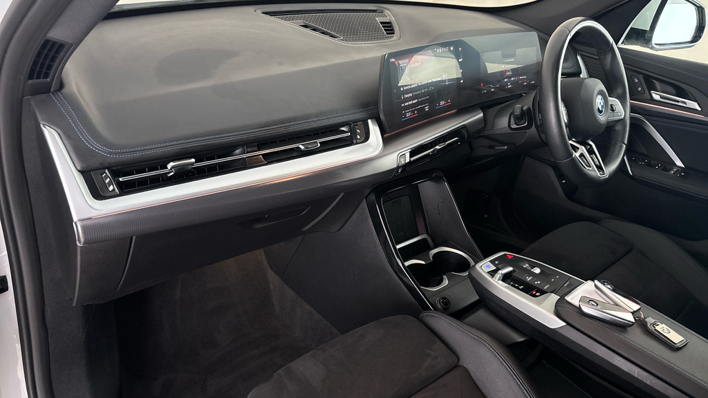 BMW iX1 M Sport White #10
