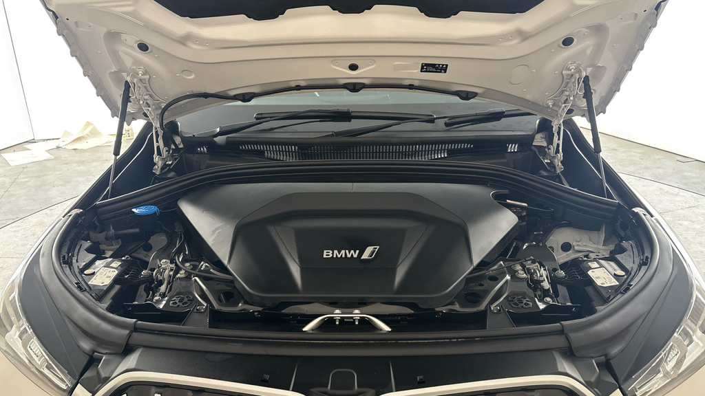 BMW iX1 M Sport White #20
