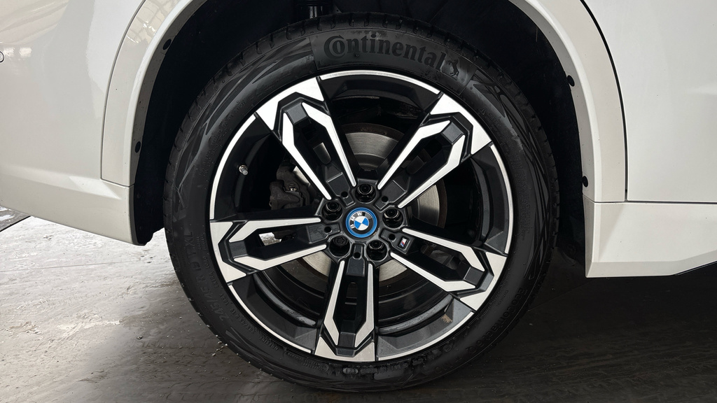 BMW iX1 M Sport White #23