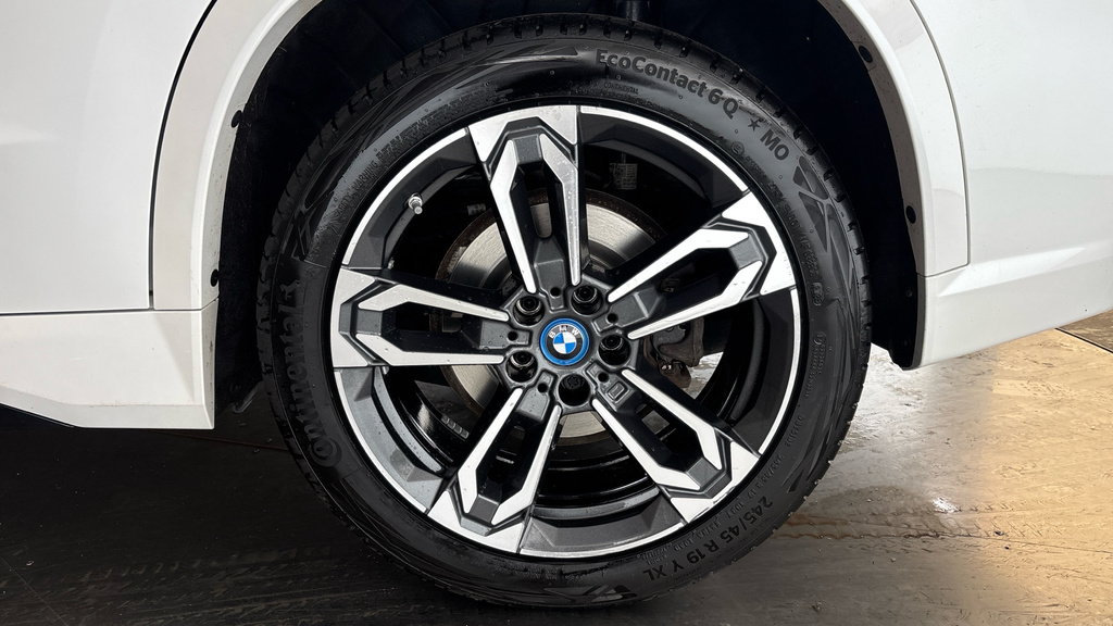BMW iX1 M Sport White #22