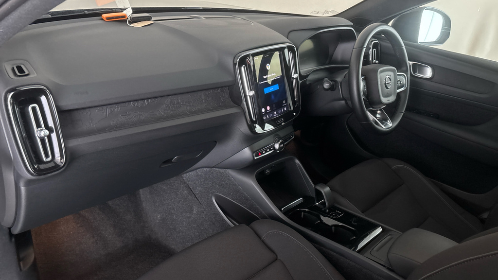 Volvo C40 Suv Black #10