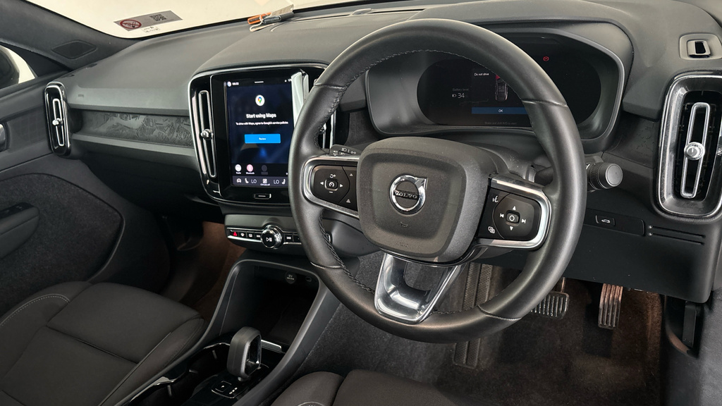 Volvo C40 Suv Black #9