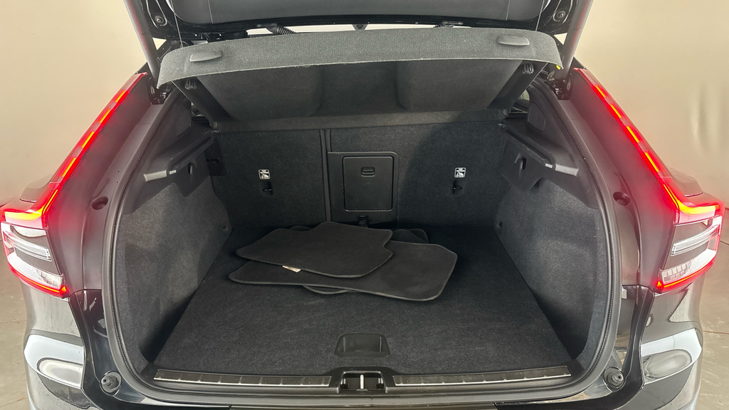 Volvo C40 Suv Black #17