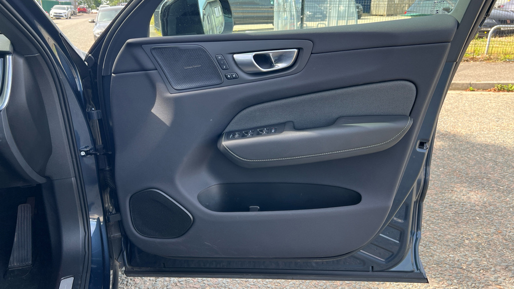 Volvo XC60 Core Blue #35