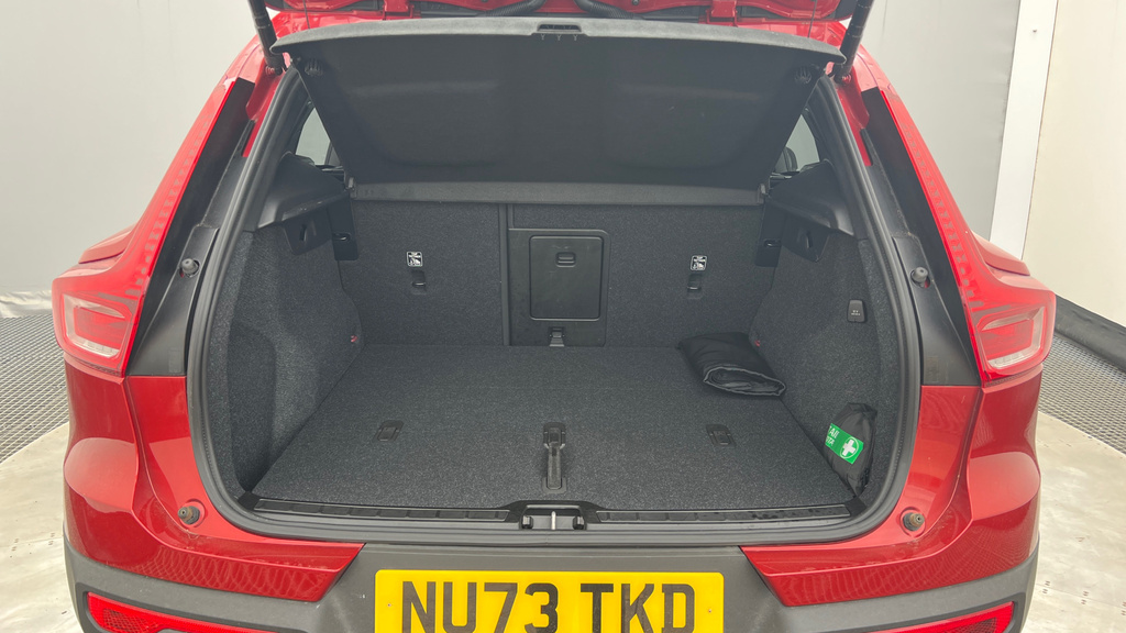 Volvo XC40 2.0 B3p Plus Dark Grey #15