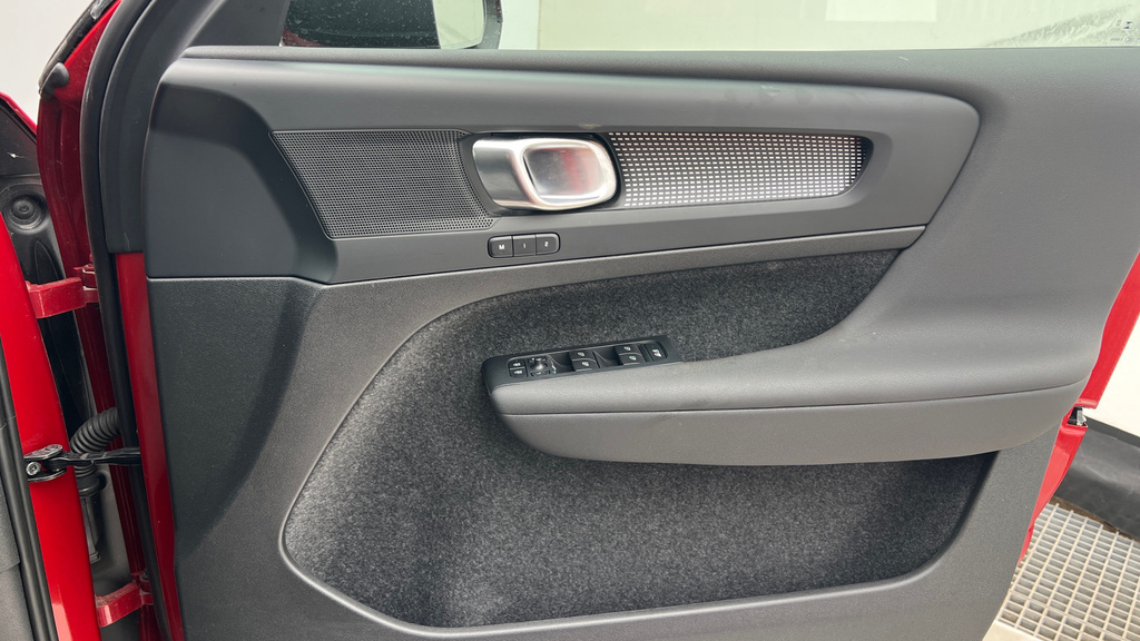 Volvo XC40 2.0 B3p Plus Dark Grey #33