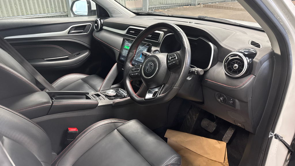 MG ZS Exclusive Red #9