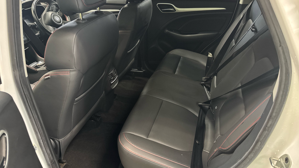 MG ZS Exclusive Red #14