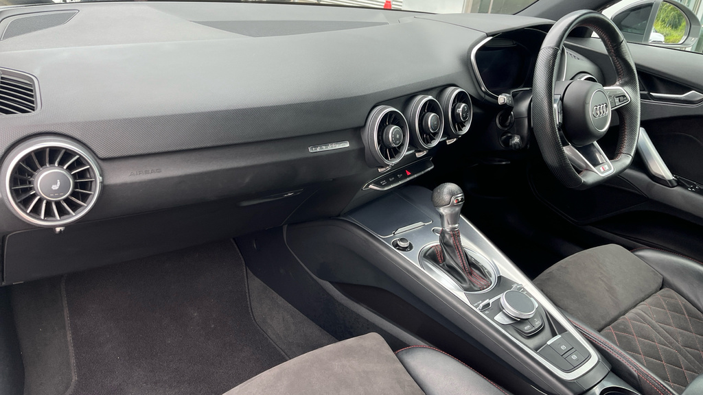 Audi TT Sport White #10