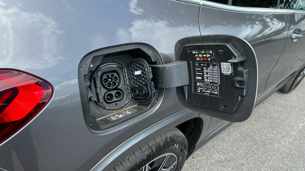 Mercedes-Benz EQA Suv YM73WLG Black #34