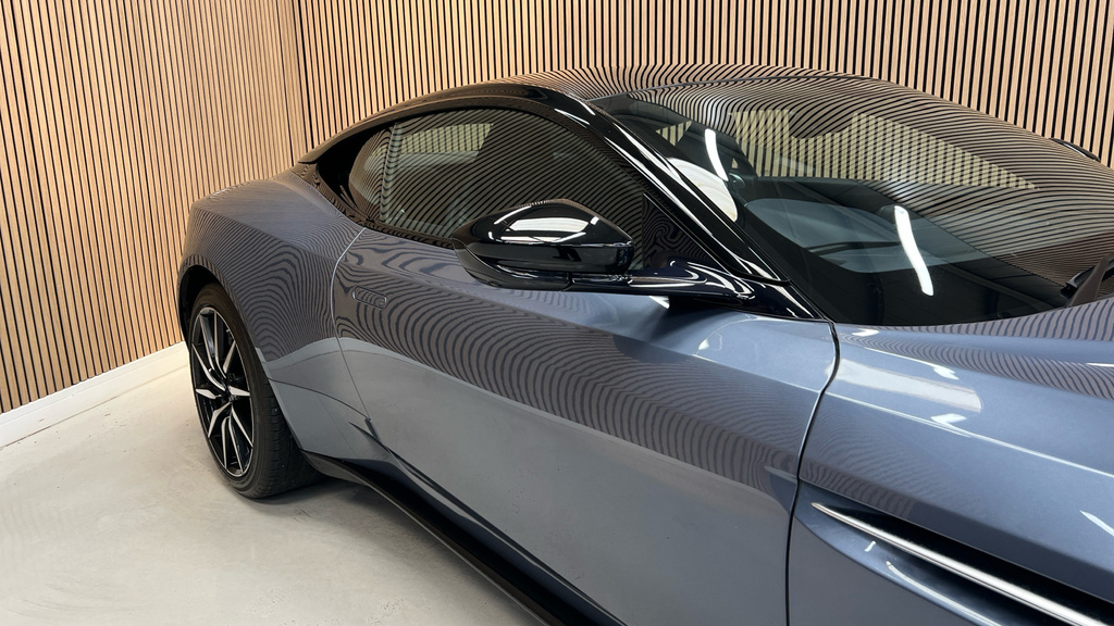 Aston Martin DB11 V8  #25
