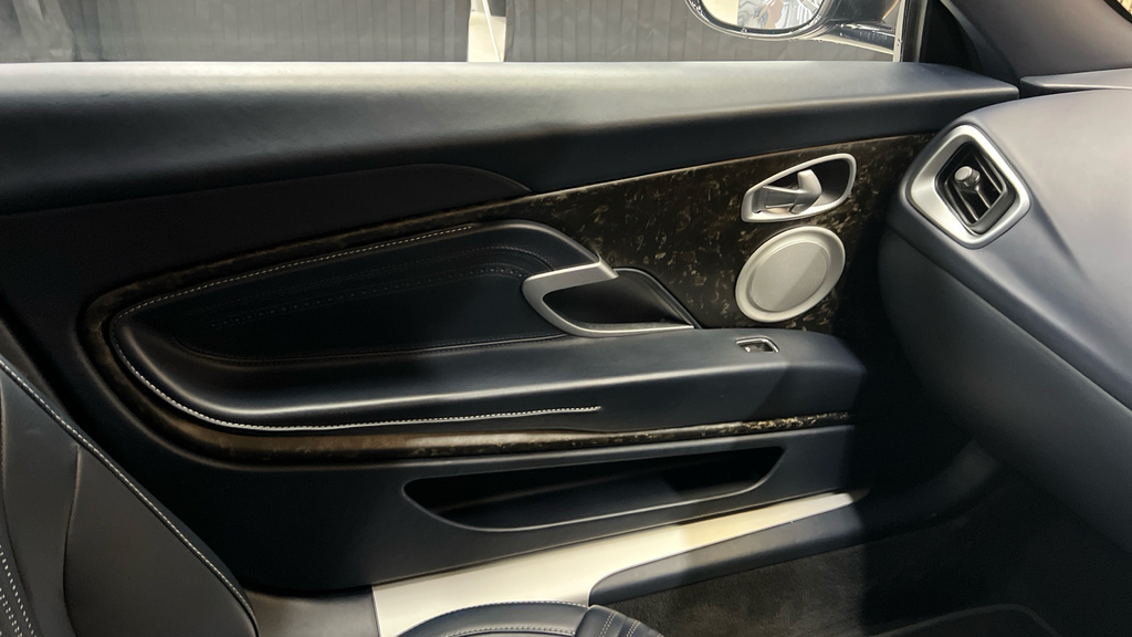 Aston Martin DB11 V8  #50