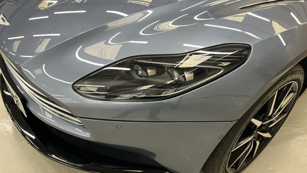 Aston Martin DB11 V8  #27