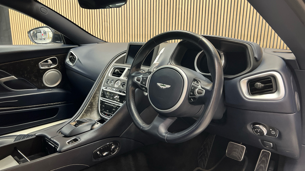 Aston Martin DB11 V8  #9