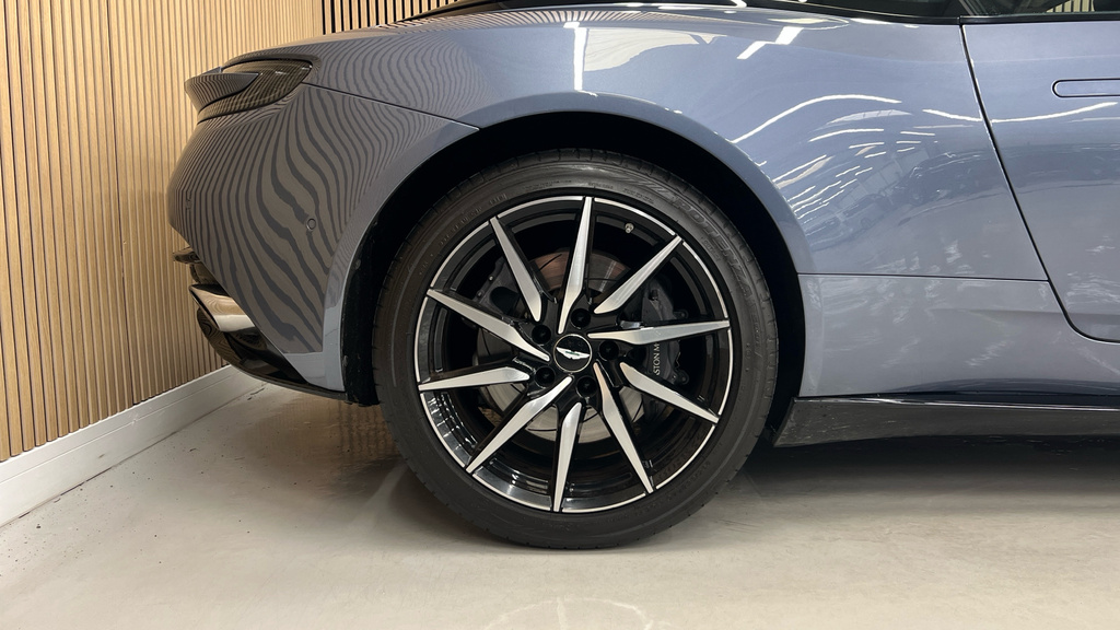 Aston Martin DB11 V8  #23