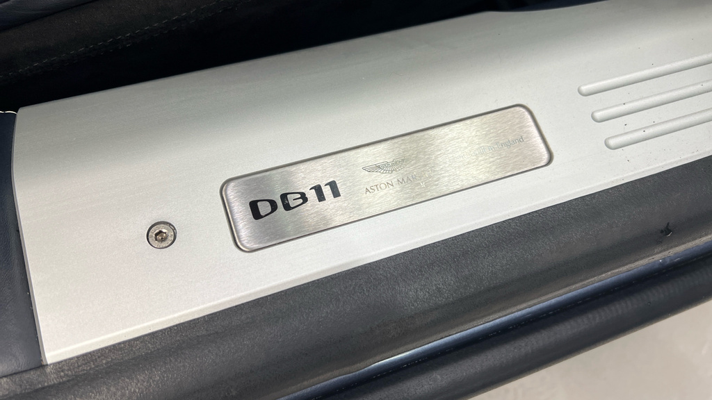 Aston Martin DB11 V8  #32