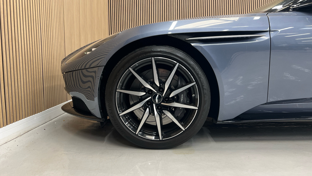 Aston Martin DB11 V8  #21
