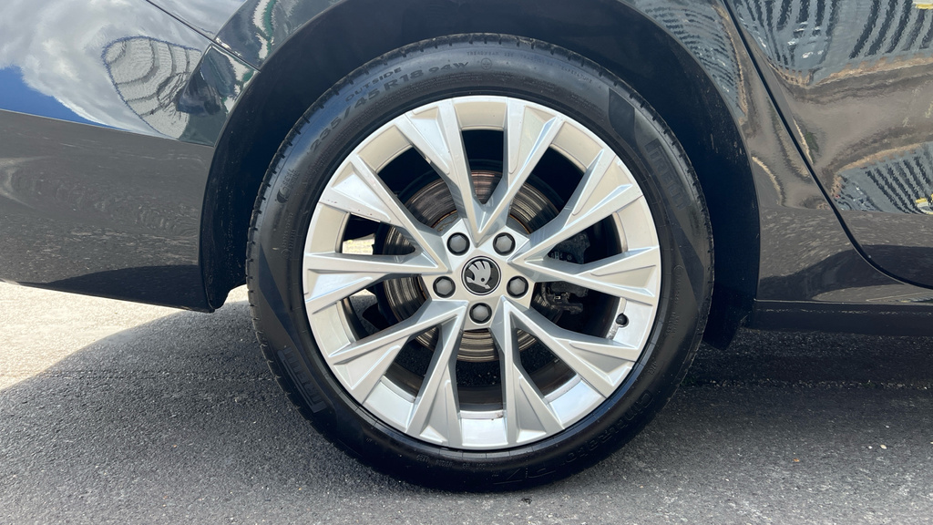 Skoda Superb Se Technology White #30