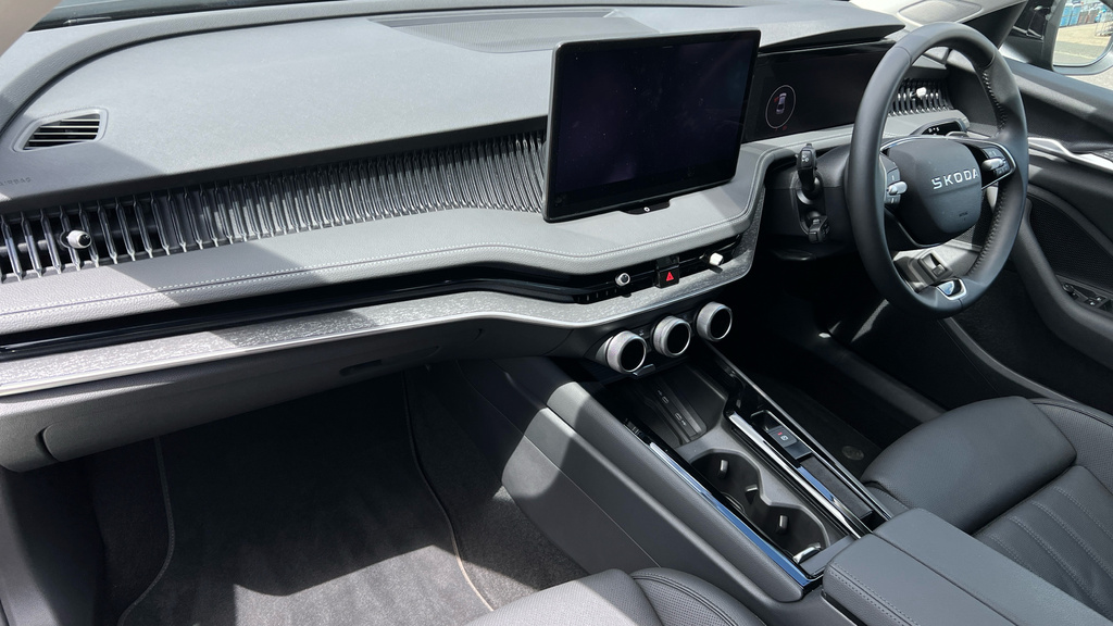 Skoda Superb Se Technology White #17