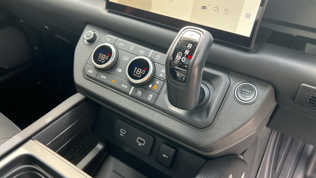 Land Rover Defender Automatic Black #64