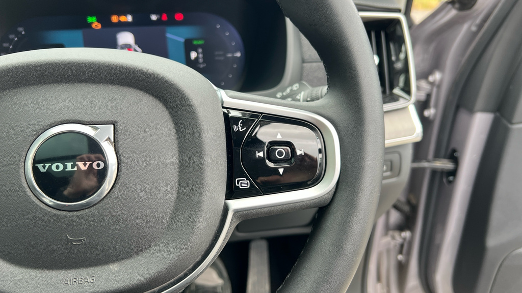 Volvo XC90 Ultra Blue #31