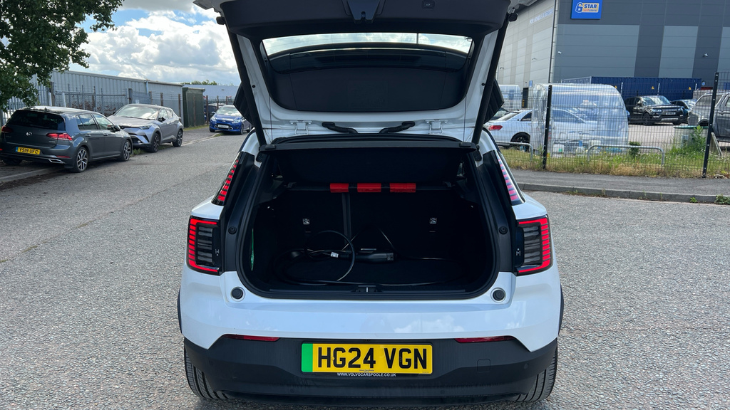 Volvo EX30 Plus Black #18