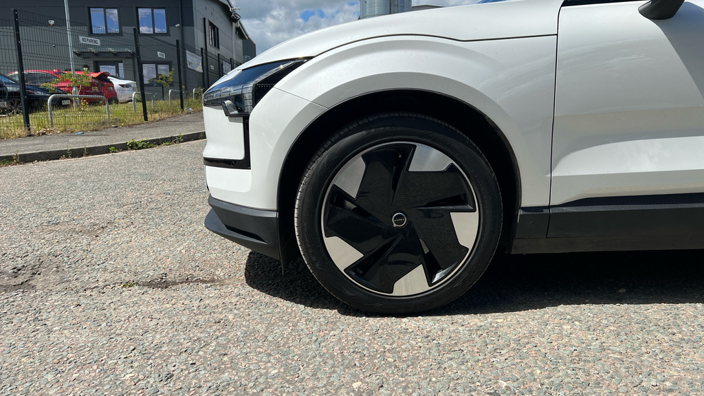 Volvo EX30 Plus Black #22