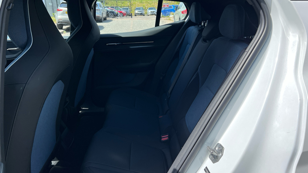 Volvo EX30 Plus Black #17