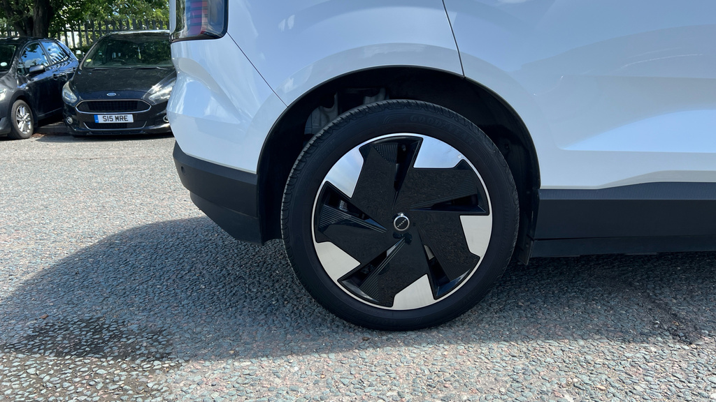 Volvo EX30 Plus Black #21