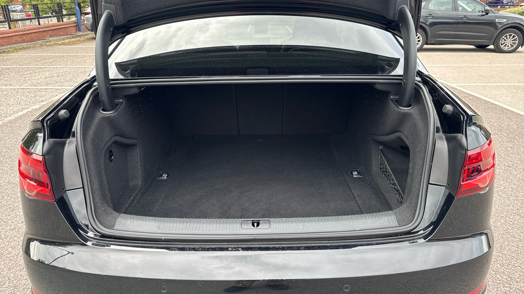 Audi A4 2.0 Tdi Black Edition Tech Pack White #15