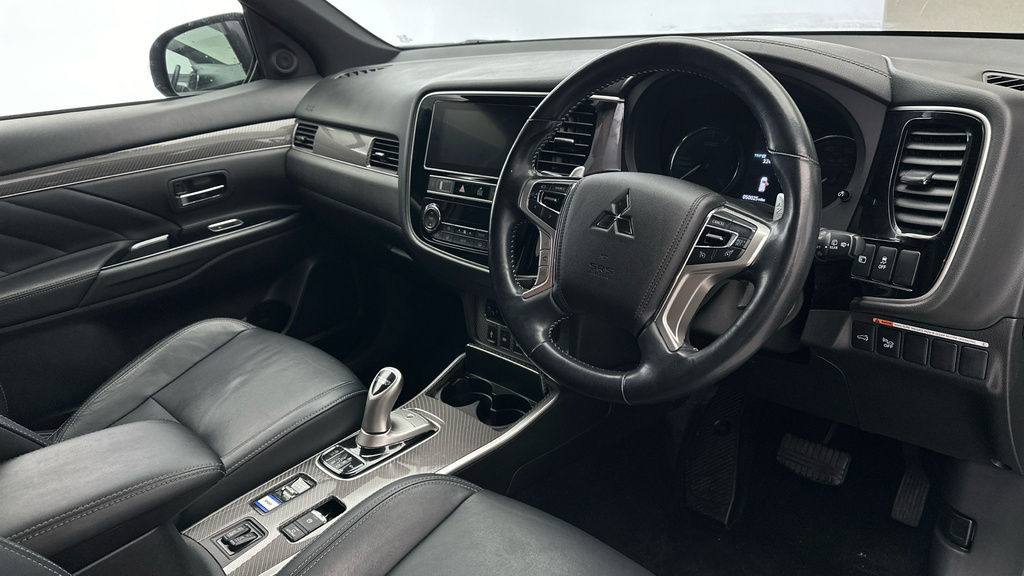 Mitsubishi Outlander 4H White #13