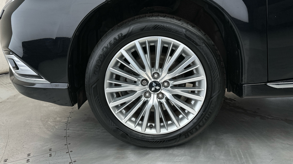 Mitsubishi Outlander 4H White #33