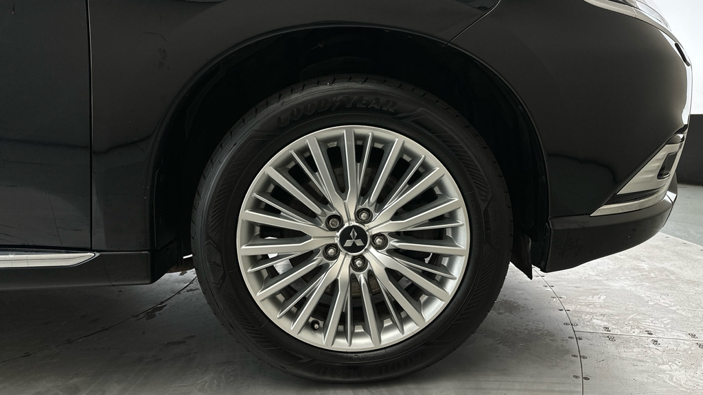 Mitsubishi Outlander 4H White #36