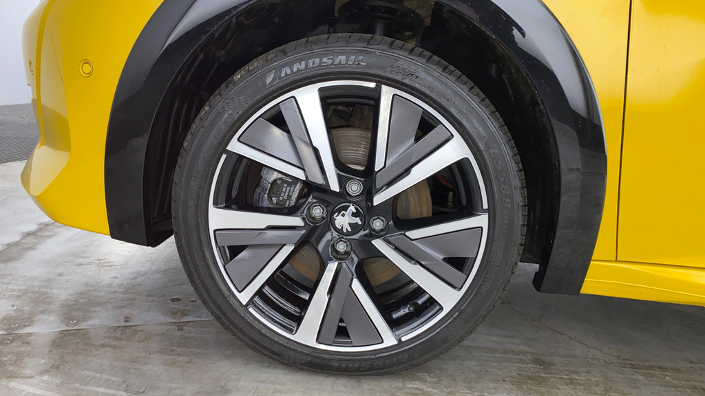 Peugeot e-208 Hatchback Black #30