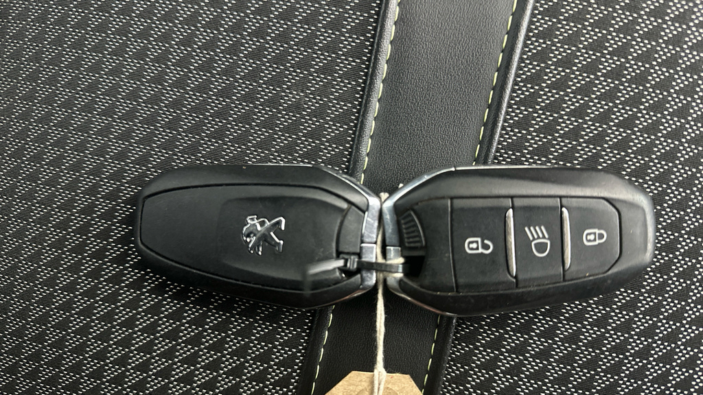Peugeot e-208 Hatchback Black #14
