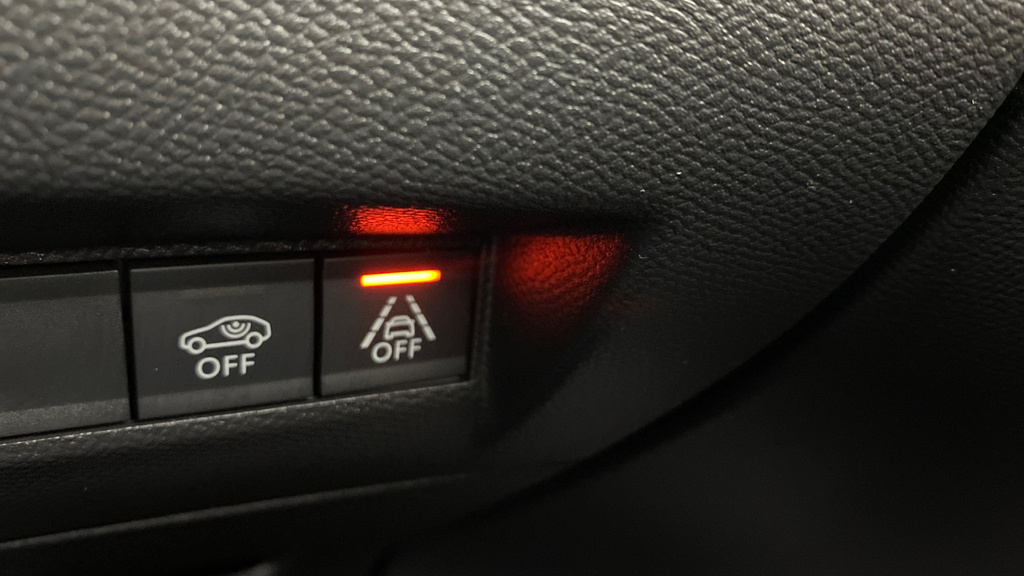 Peugeot e-208 Hatchback Black #11