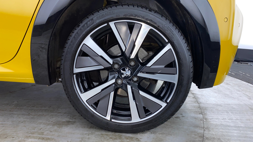 Peugeot e-208 Hatchback Black #31