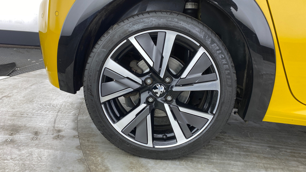 Peugeot e-208 Hatchback Black #32