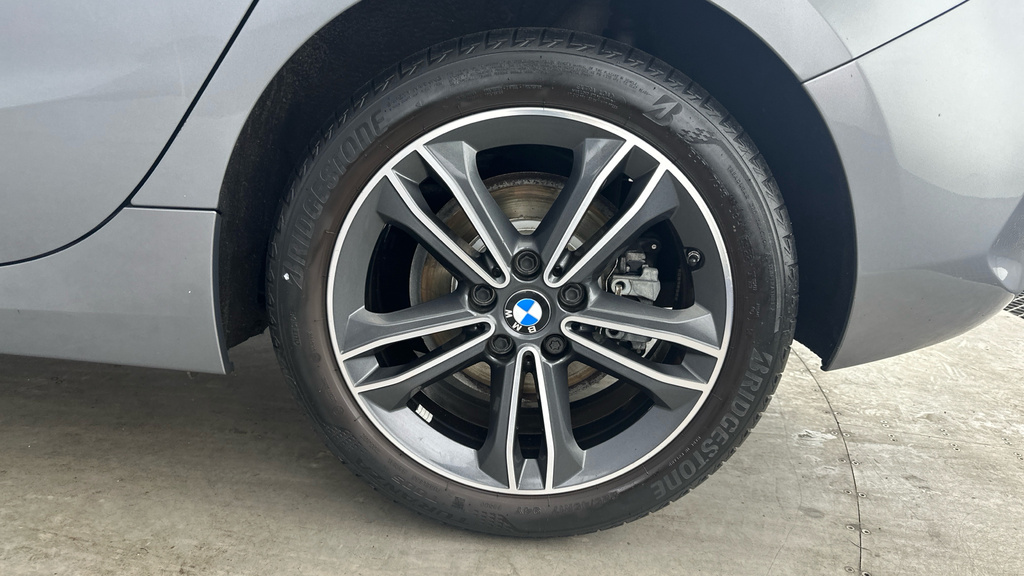 BMW 1 Series Sport White #25