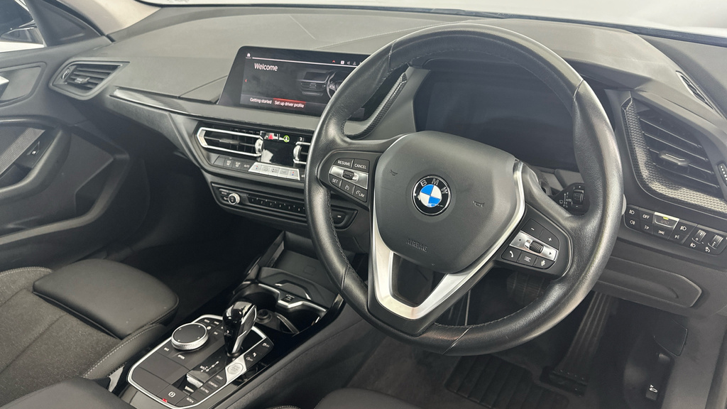 BMW 1 Series Sport White #9